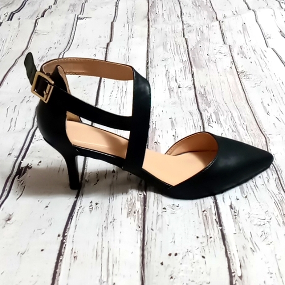 Black Buckle Strap Shoes 6/1/2 in good condition black - Picture 4 of 8